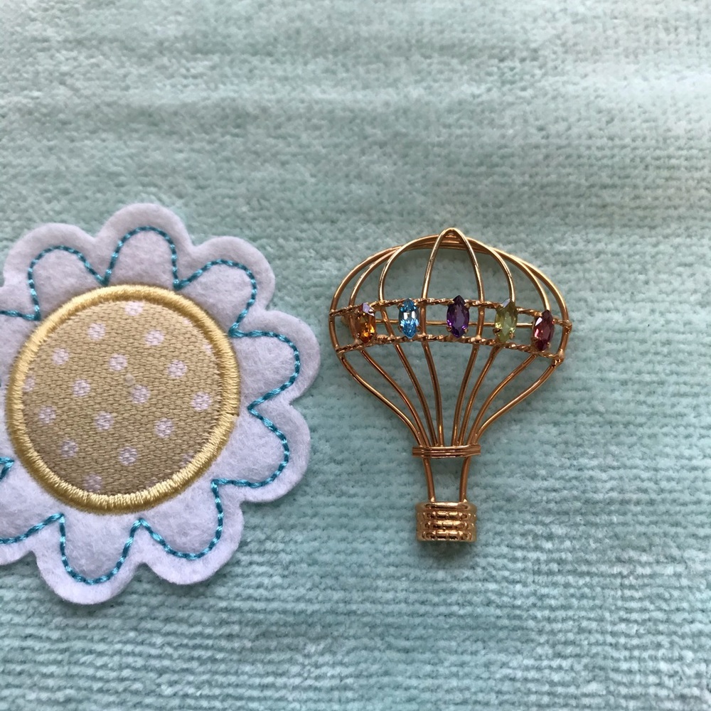 Beautiful hot air ballon pin 🎈